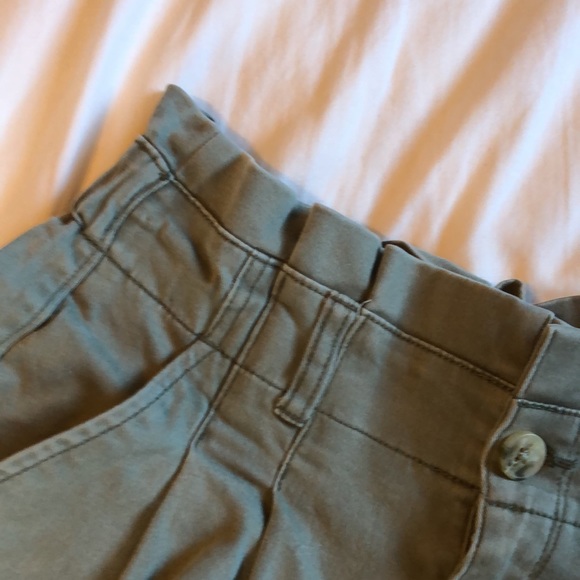 Hollister Ultra High Rise Paperbag Shorts in Army Green - Picture 7 of 8